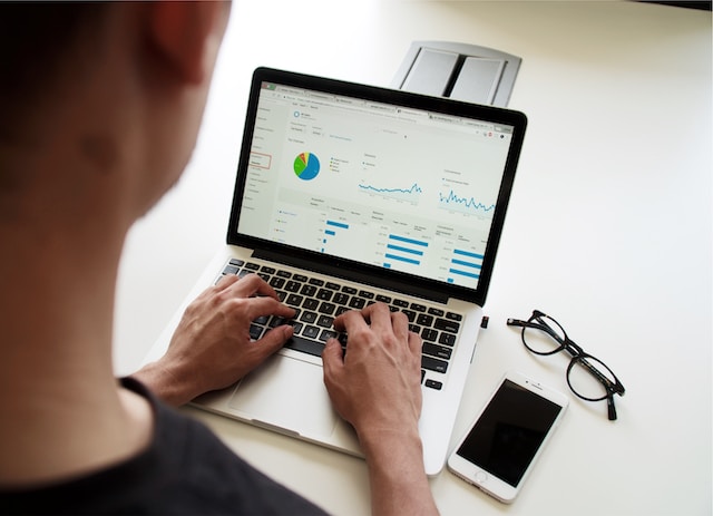 campaign-creators-pypeCEaJeZY-unsplash | Specialized Memphis Close up of a person looking at charts on their laptop