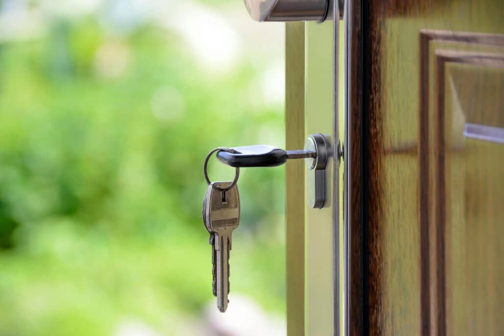 pexels-asphotography-101808 2 | Specialized Memphis key in an open house door